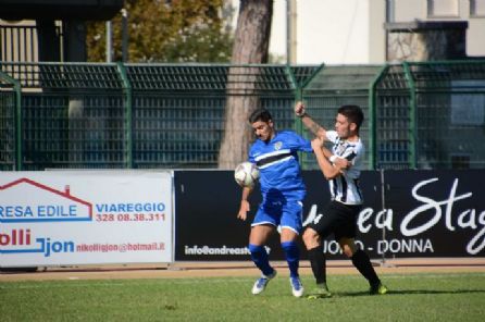 In Eccellenza perde il Camaiore che ricomincia a non segnare. Pareggino per il Pietrasanta
