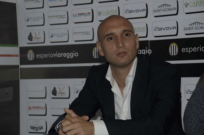In attesa di trovare i 107mila euro per l'iscrizione all'Eccellenza (il tempo stringe), Carnesalini lavora per allestire la squadra. Come tecnico spunta Maneschi