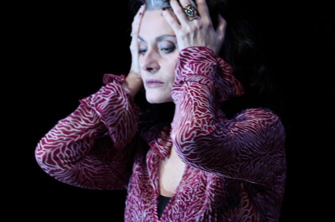 Teatro di Seravezza. Sabato 9 aprile in scena Valentina Sperlì con lo spettacolo "Maledetto nei secoli L'amore"