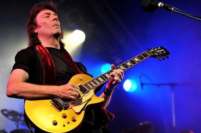 Parte da Villa Bertelli (Forte dei Marmi) la prima tappa italiana del tour mondiale di Steve Hackett, lo storico chitarrista dei Genesis