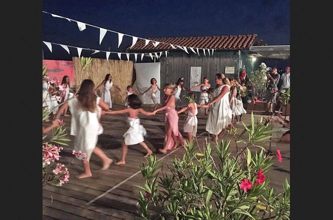 A Sersvezza la spiaggia si trasforma in teatro all'aperto.
