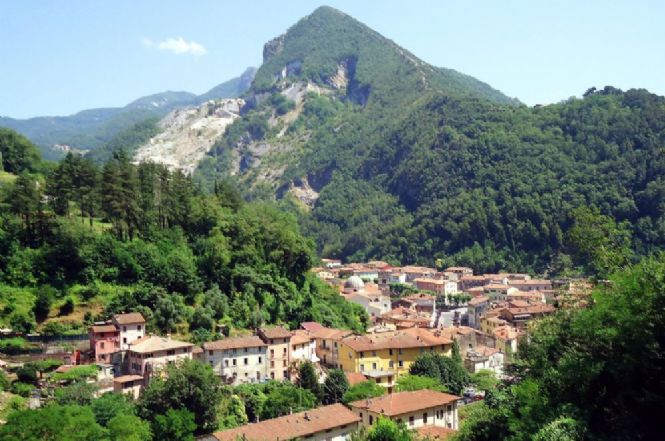 PASSEGGIATA ALLA ROCCA DI CORVAIA: A SPASSO NEL MEDIOVEO SERAVEZZINO