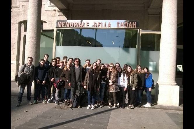 Gli studenti del Liceo “Michelangelo” in visita ai luoghi della memoria a Milano