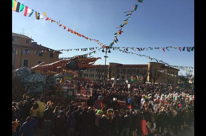 Carnevale Pietrasantino a caccia del record
