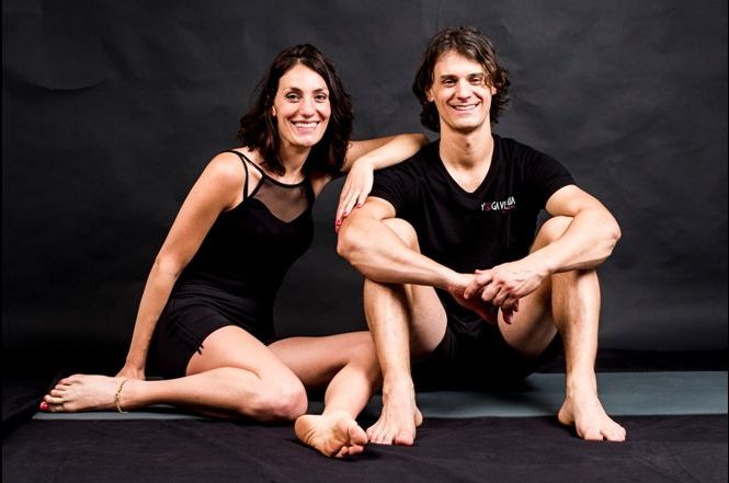 Pietrasanta: una giovane coppia italo-canadese inaugura il primo centro Yoga, evento aperto al pubblico e gratuito