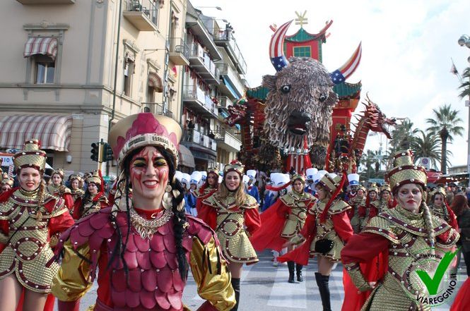 Carnevale 2017; sul terzo gradino del podio "Chinatown street"