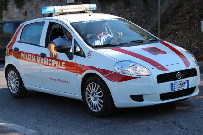 La polizia municipale di Forte dei Marmi in aiuto a Norcia