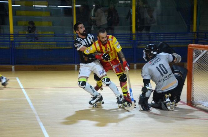Impresa del Cgc in gara-1 delle semifinali scudetto: battuto il Lodi al PalaBarsacchi. Parte male il Forte, sconfitto a Follonica