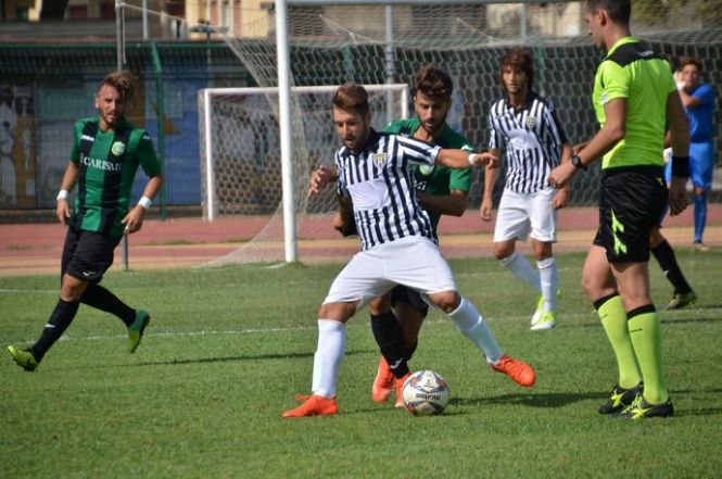 Viareggio e Seravezza restano da sole al comando della Serie D. Il Real FQ si rialza con la cura Buglio. Pareggi per Camaiore e Pietrasanta in Promozione