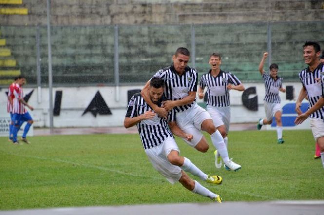 Il Viareggio fa suo il derby e inguaia il Real FQ che corre ai ripari sul mercato. Il Seravezza frena la capolista Ponsacco