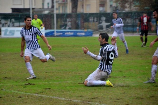 Pareggi interni per Seravezza e Viareggio. Altra vittoria del rigenerato Real FQ