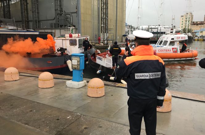 Esercitazione antincendio in porto a Viareggio