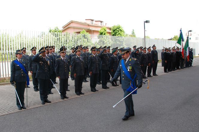 Guardia di finanza: concorso, per titoli ed esami, per il reclutamento di 10 tenenti del ruolo tecnico-logistico-amministrativo del corpo.