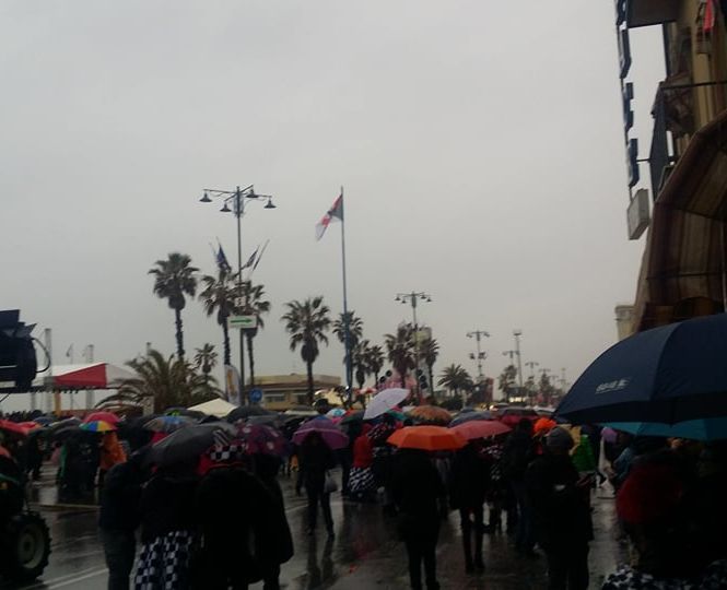 Pioggia fitta sul Carnevale