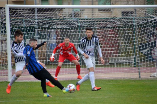 Reti bianche nel derby Viareggio-Real Forte Querceta. Il Seravezza è battuto in rimonta dal Ponsacco. VEDI LE FOTO DEL DERBY!