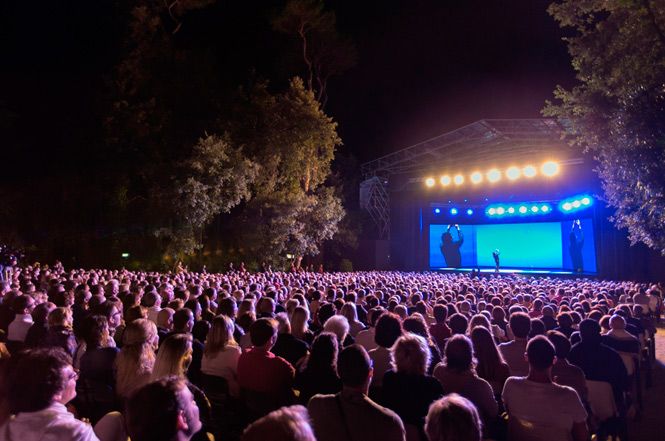 Giancarlo Giannini, Fabrizio Moro, Antonello Venditti, Patty Pravo, Ornella Vanoni, Vittorio Sgarbi, Beppe Grillo, Paolo Ruffini, il musical Jesus Christ Superstar, il Balletto di San Pietroburgo e tanti altri nel programma del Festival Versiliana