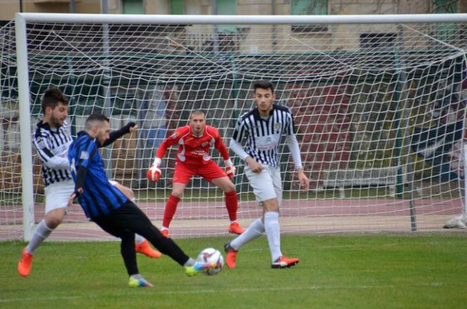Viareggio e Real FQ sconfitte di misura nelle rispettive semifinali playoff. L'unico successo versiliese è del Pietrasanta