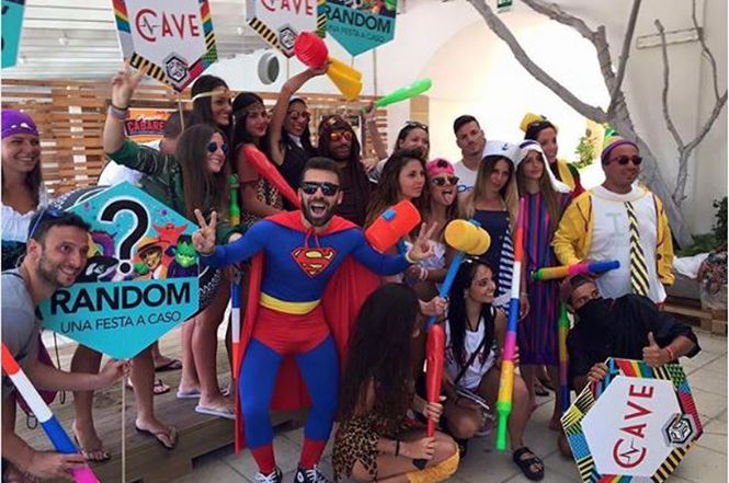 Musica: la prima volta del Random Party (la festa a caso) in Versilia, super-weekend all’Ostras Beach