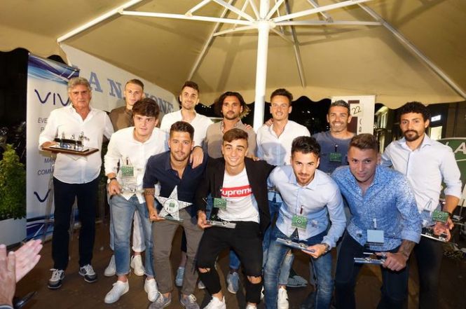 Serata "stellare" per l'ultima puntata speciale di «Palla al centro» con la premiazione della «Top 11» e della «Panchina brillante» al Caffè 22. VEDI LE FOTO!