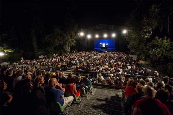 Anna Oxa, Vittorio Sgarbi, Fabrizio Moro, Benji e Fede, Mogol, Edoardo Bennato, Loredana Bertè, Beppe Grillo e molti altri per la 39° edizione del Festival La Versiliana