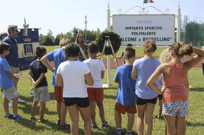 Ricorrenze: Pietrasanta commemora strage via d'Amelio, 26 anni fa l'attentato e la morte di Borsellino e della sua scortaRicorrenze: Pietrasanta commemora strage via d'Amelio, 26 anni fa l'attentato e la morte di Borsellino e della sua scorta