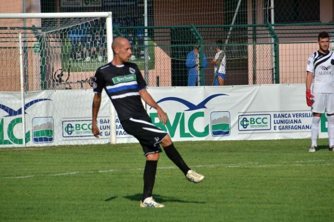 Il Real FQ fa suo il derby col Viareggio (4-1) e passa il turno in Coppa di Serie D, come il Seravezza che batte ai rigori il Ponsacco