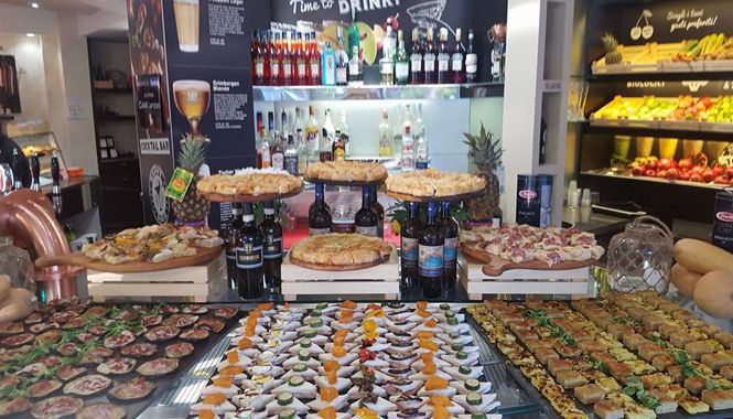 Tornano gli “Aperitivi in festa” del Caffè Lencioni, tutti i mercoledì sera.