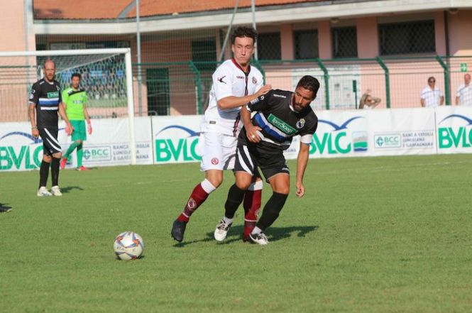 Pari a reti bianche per Viareggio e Real FQ. Vince il Seravezza col solito Rodriguez. Exploit Camaiore, crisi Pietrasanta