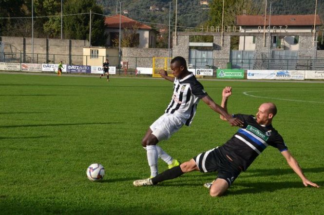 Viareggio a tutto gas, Real FQ a terra: il derby è a senso unico bianconero. E vince 3-0 anche il Seravezza che asfalta il Prato