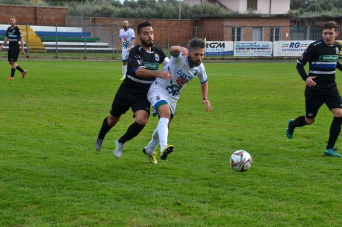 Il Seravezza fa suo il derby col Forte Querceta grazie alla doppietta di Rodriguez. Vince anche il Viareggio, trascinato da Udoh