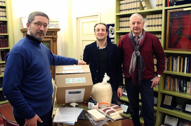 Camaiore, presentato il kit del "tappetaro"