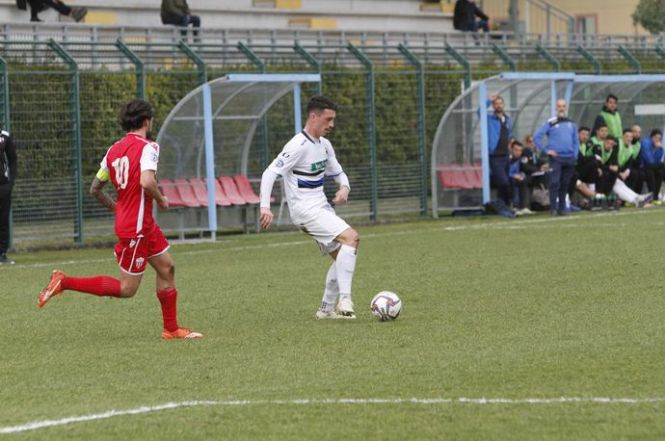 Il Seravezza sbanda nel testacoda ma resta primo. Viareggio in crisi: ne ha perse 6 di fila! Il Real FQ evita la sconfitta nel finale