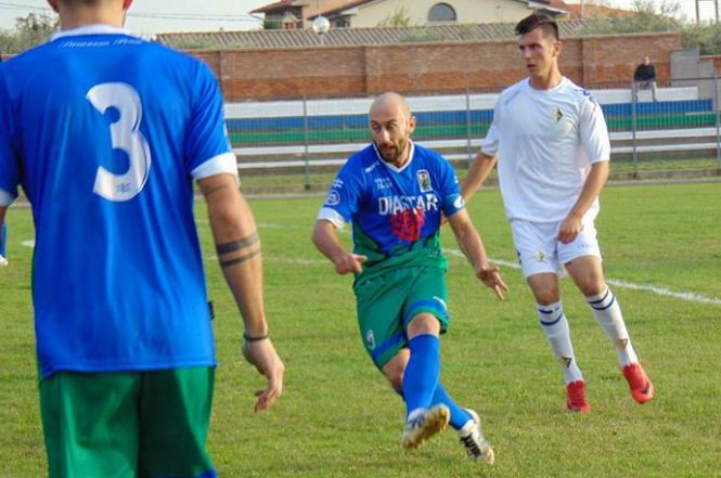 Torna a vincere il Seravezza e a far punti il Viareggio. Pari-beffa per il Real FQ. Scivolone Camaiore, gran blitz del Pietrasanta