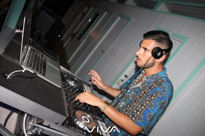 Sunday Sunset di Viva al Black&White con Djset di Niccolò Andrei.