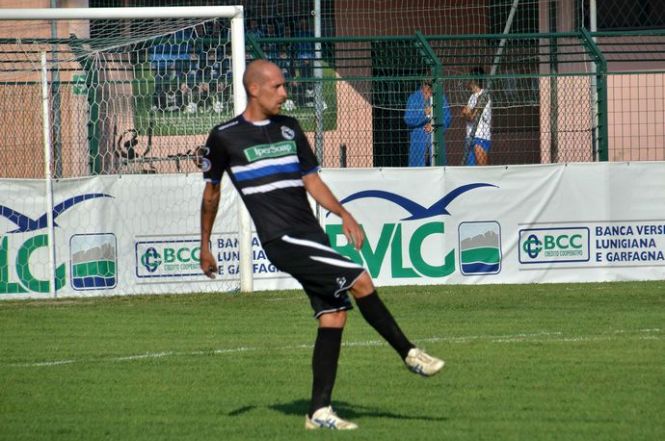 In D il Forte Querceta si prende la vetta. Vince bene anche il Seravezza. Si fanno rimontare sul 2-2 sia il Camaiore che la Virtus Viareggio in Eccellenza
