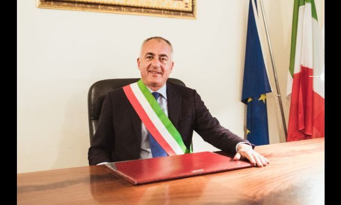 Massarosa, la giunta approva i lavori per i pannelli fotovoltaici sul tetto delle piscina