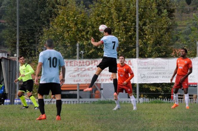 Il punto sul calcio dilettanti versiliese: vince il Seravezza, pari del Real FQ; nelle Coppe passano Capezzano, Pietrasanta, Lido e Viareggio