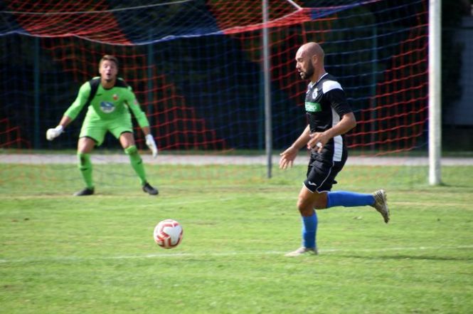 Real FQ in vena di regali: sbaglia in difesa e perde ancora nel suo stadio. Rinviato il match del Seravezza... ma si poteva giocare