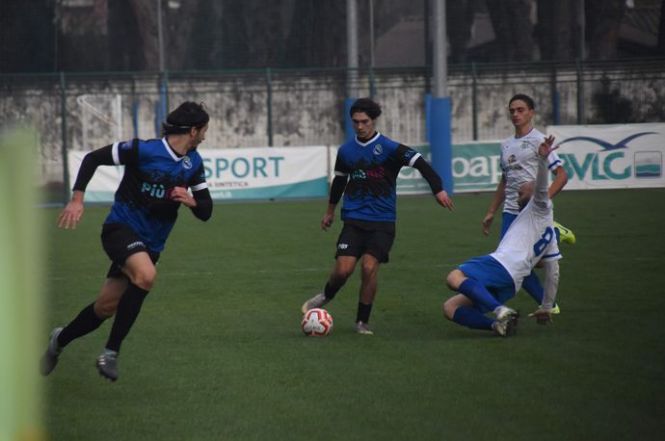 Domenica nera per le versiliesi di Serie D: sconfitte 2-1 sia per il Real FQ che per un Seravezza sempre più in crisi