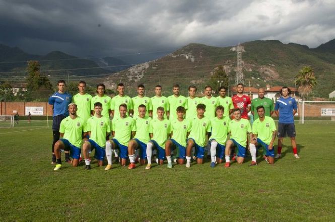 Il Seravezza parte col botto in Coppa: la tripletta di Benedetti stende il Cascina