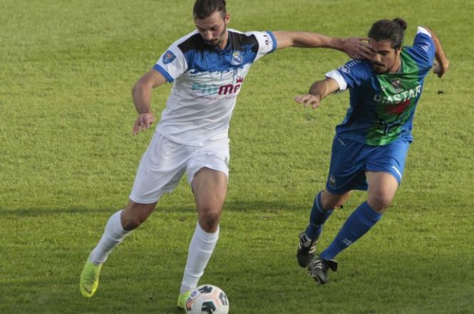 Il derbyssimo in D è del Seravezza. Quarta vittoria di fila per il Camaiore. In Prima categoria prosegue il duello al vertice fra Pietrasanta e Torrelaghese