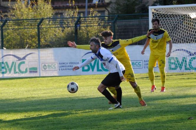 Il Seravezza perde con l'Aglianese e abdica per i playoff. Buon punto del Real FQ a Prato in chiave salvezza