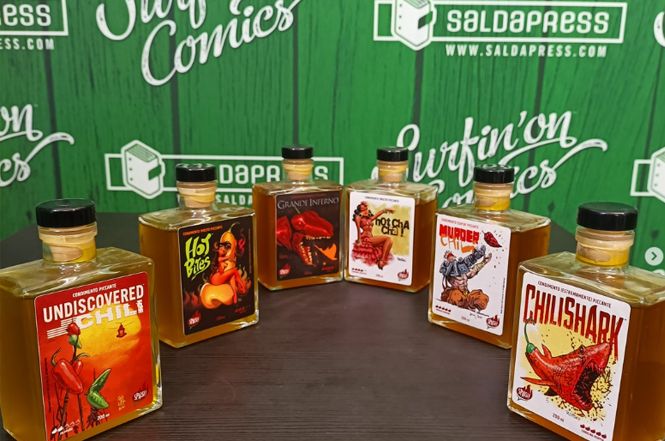 A Lucca Comics & Games ha debuttato SPÀISI!, la linea food con 6 tipi di olio EVO aromatizzati con i peperoncini Carmazzi e illustrati da grandi autori di fama internazionale