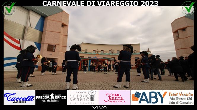 La Fanfara dei Bersaglieri in cittadella e alla cerimonia di apertura del Carnevale di Viareggio