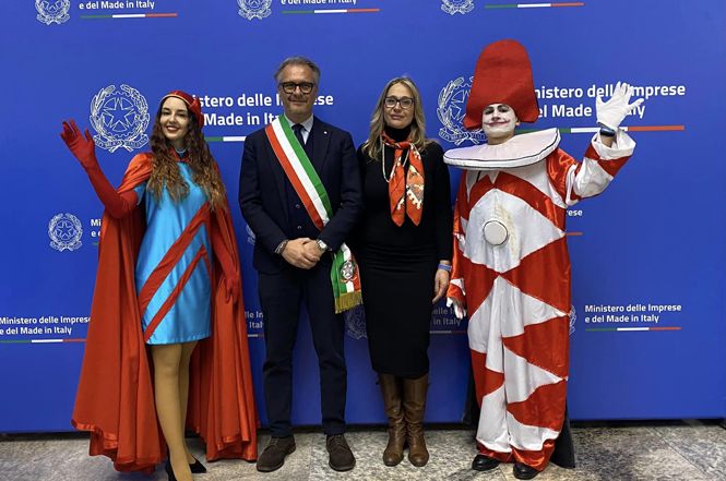 Presentato a Roma il francobollo del Carnevale