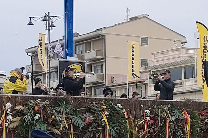 I giovani musicisti della Jenco suonano in piazza Mazzini per il 5.o anno consecutivo