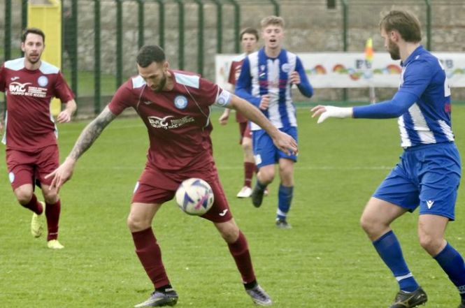 Camaiore "all'inglese". Il Viareggio si riprende subito il primo posto. Terza vittoria di fila per il Pietrasanta che con Della Bona non ha ancora mai preso gol