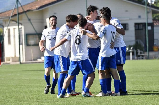 Camaiore sconfitto nella semifinale playoff d'Eccellenza. Pietrasanta e Forte dei Marmi invece vincono e vanno in finale playoff di Promozione e Prima categoria
