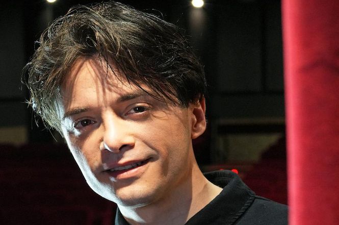 Al teatro de La Versiliana il comico toscano Canini torna con "Vado a vivere con me