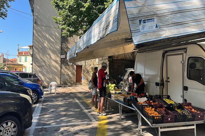 Camaiore, posteggi fuori mercato: partita la nuova sperimentazione